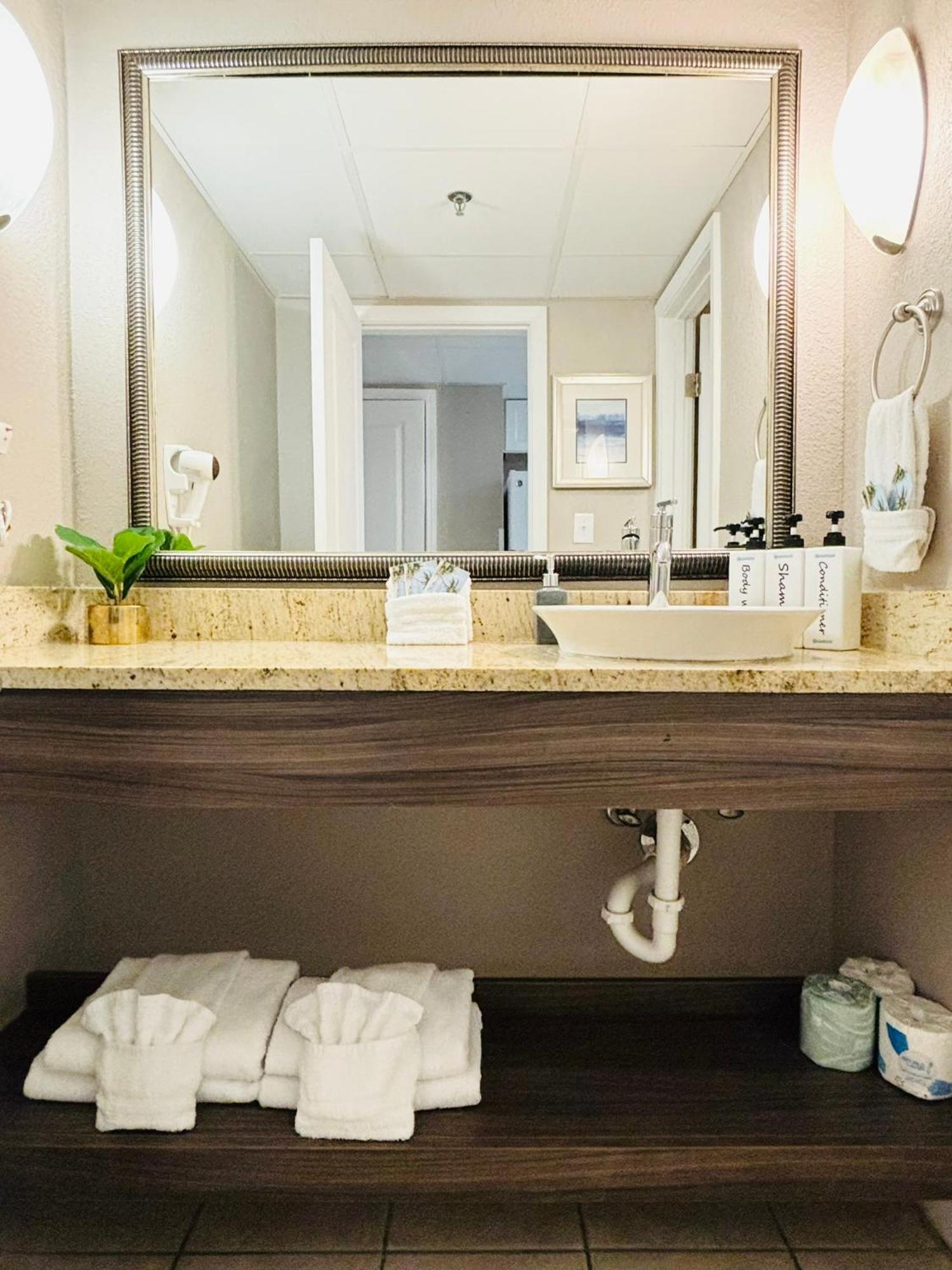 Azure Bliss Oceanfront Condo Sleeps 6 默特尔比奇 外观 照片